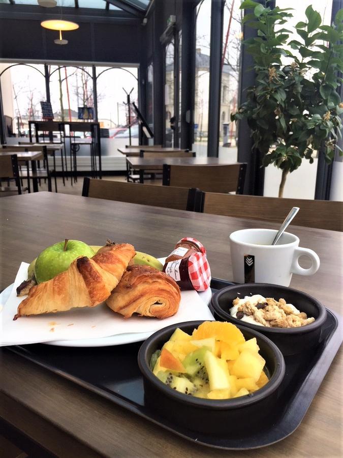 Hotel De La Gare - Restaurant Bistro Quai ラ・ロッシュ＝シュル＝ヨン エクステリア 写真