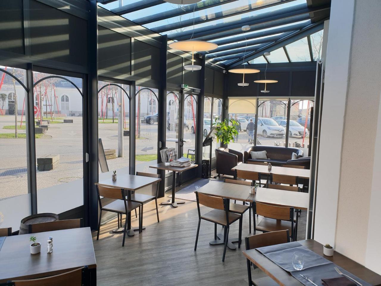 Hotel De La Gare - Restaurant Bistro Quai ラ・ロッシュ＝シュル＝ヨン エクステリア 写真